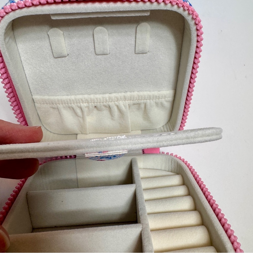 NWT Simply Southern Jewelry Travel Case Box in the "Oyster" print. - Picture 11 of 13